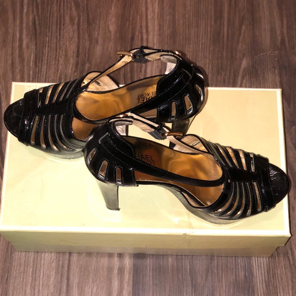 Black high heel! - Picture 2 of 2